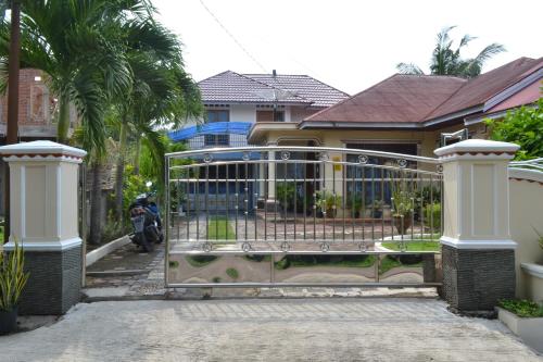 Guspriadi Homestay Madani