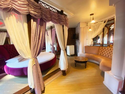 Camelot Motel by Drops 4