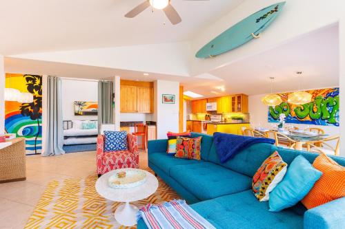 SB-503 - Cali Surfer Lounge in Solana Beach, USA