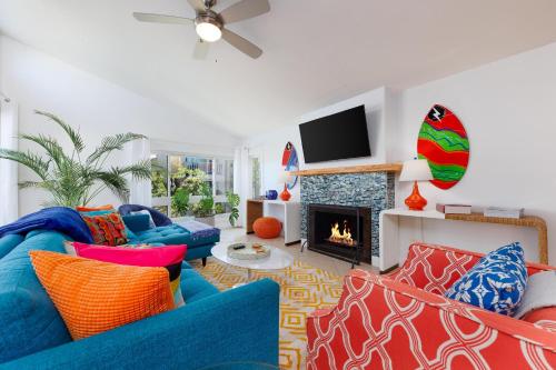 SB-503 - Cali Surfer Lounge in Solana Beach, USA