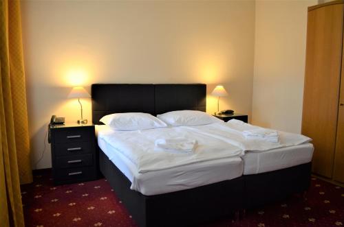 1 queen bed