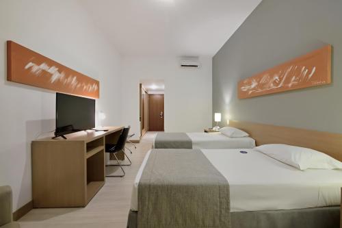 Luxury Twin Room room in Garden Hotel