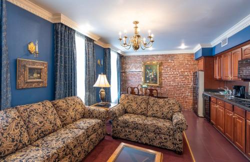 Quarter House Suites