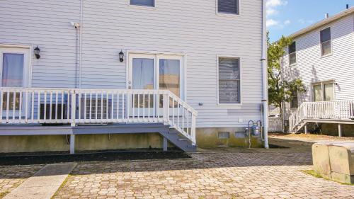 Nautical Nook - Quiet Neighborhood in AC!