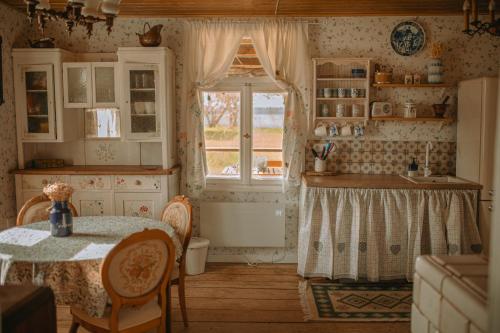 Kitchen, Siedlisko Niezapominajka - domek z basenem i balia in Ostrow Mazowiecka