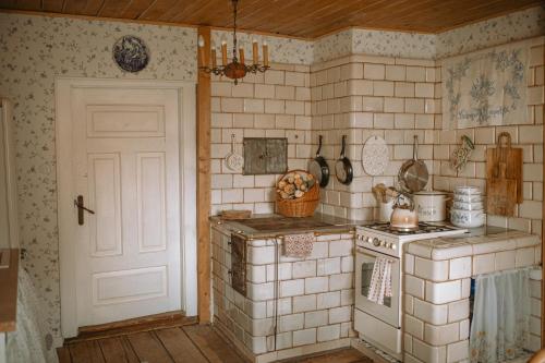 Kitchen, Siedlisko Niezapominajka - domek z basenem i balia in Ostrow Mazowiecka
