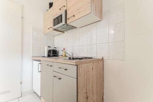 City Vibes: 1BR Apt, 10 Min to Westbahnhof