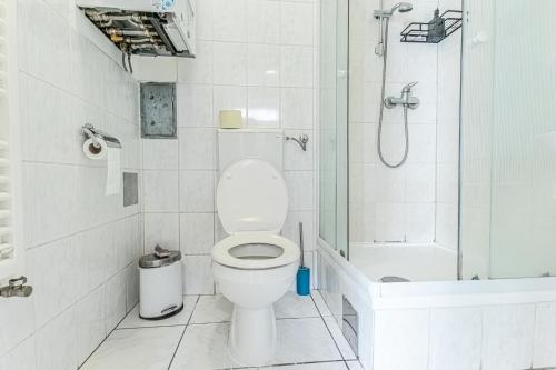 City Vibes: 1BR Apt, 10 Min to Westbahnhof