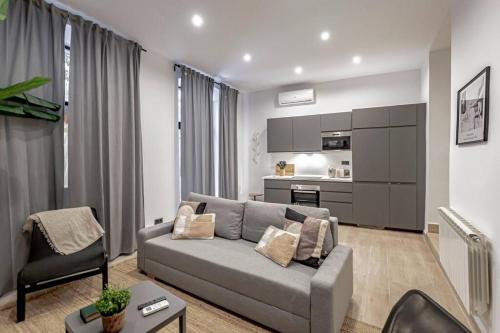 Stunning and spacious flat at Barrio de Las Letras - Tap to explore photos