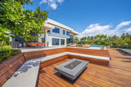 Indulge in Luxury Your Tranquil Resort Mansion Awaits in Vibrant Miami in North Miami, USA