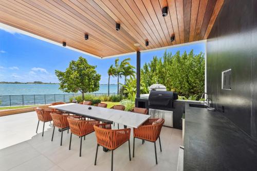 Indulge in Luxury Your Tranquil Resort Mansion Awaits in Vibrant Miami in North Miami, USA