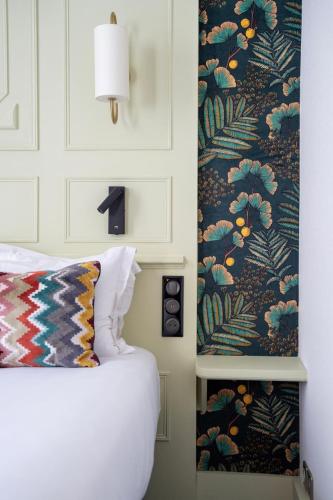 Deluxe Double or Twin Room image 9