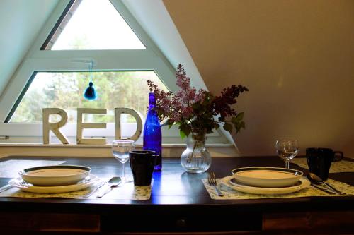 2 bedrooms, 11 beds