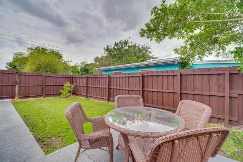 Vero Beach Studio with Shared Patio about 3 Mi to Beach! in Vero Beach, USA