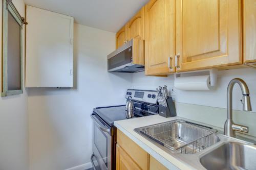 Vero Beach Studio with Shared Patio about 3 Mi to Beach! in Vero Beach, USA