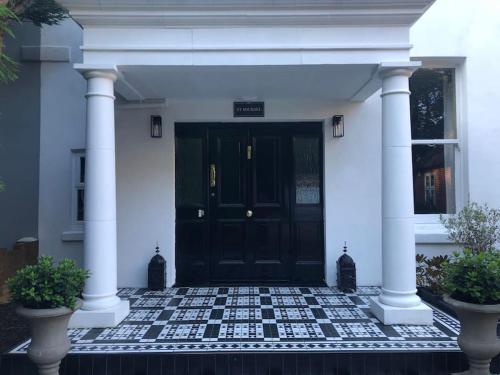 2 double bedroom large modern self contained apartment Free parking - Tap to explore photos