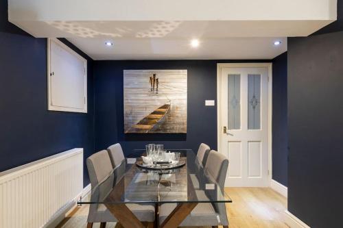 2 double bedroom large modern self contained apartment Free parking in Camberley