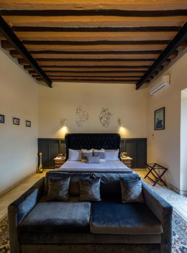 Deluxe Double Room with Extra Bed image 6