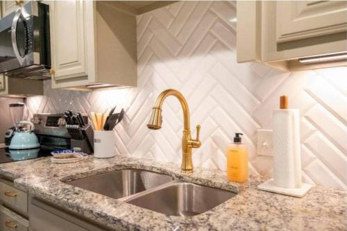 Premier Refuge at Plaza District with Free Parking & WiFi in Oklahoma City, USA