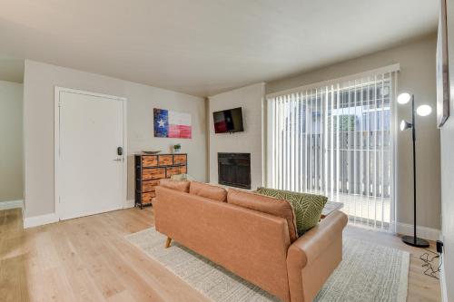 Grand Prairie Apartment Close to Stadiums! in Grand Prairie, USA