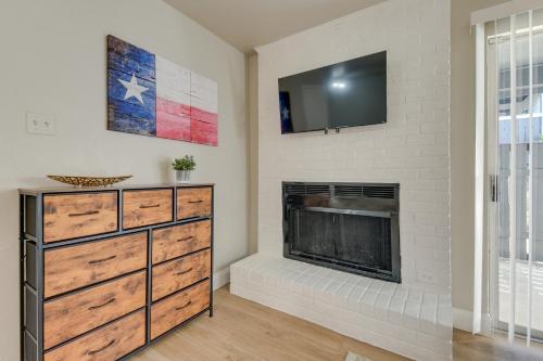 Grand Prairie Apartment Close to Stadiums! in Grand Prairie, USA
