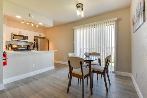 Convenient Grand Prairie Apartment with Balcony in Grand Prairie, USA