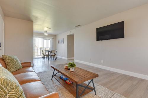 Convenient Grand Prairie Apartment with Balcony in Grand Prairie, USA
