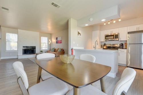 Convenient Grand Prairie Apartment with Balcony in Grand Prairie, USA