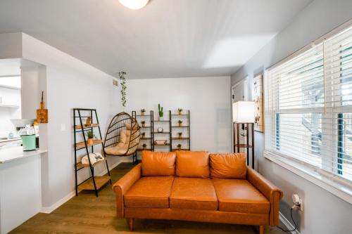 Bright Apt with Pool Access 9 Mi to Downtown Dallas in Dallas, USA
