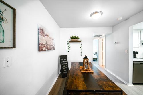 Bright Apt with Pool Access 9 Mi to Downtown Dallas in Dallas, USA