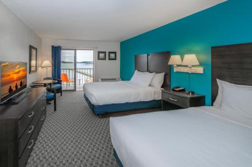 2 double beds