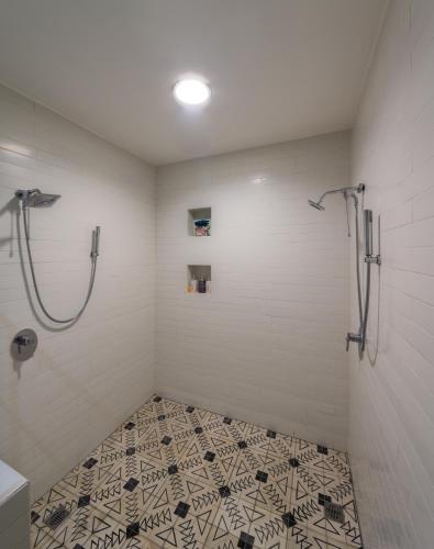 Deluxe Double Room with Extra Bed image 2