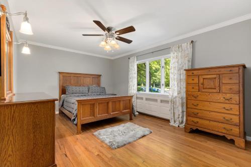 Gourmet Kitchen Family & Pet Friendly Residence! in Edgewater, USA