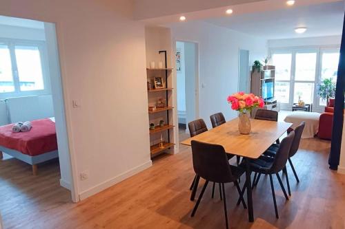 Appartement neuf - 3 chambres - 6 personnes - 73m² vue sur la ville in La Grace De Dieu