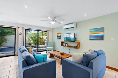 Inviting Home with Colorful Decor and Private Backyard Oasis with a Swimming Pool & Shaded Terrace in พอเทรโร่