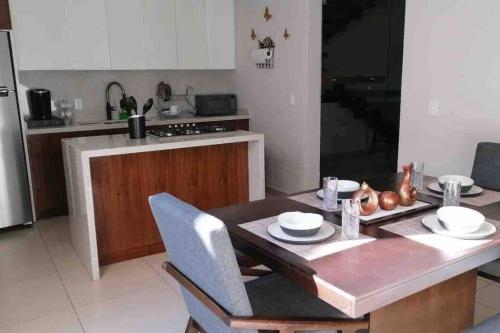 Modern 3 bedroom Private home with Aircondition in Zapotlanejo, Mexico