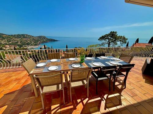 Villa Provencale vue mer & piscine privee in Le Trayas Superieur