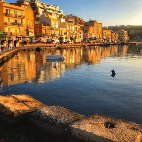 Penthouse with Picturesque Garden and Bayviews, Marsaskala (foto 9)