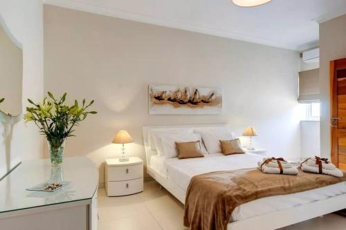 Penthouse with Picturesque Garden and Bayviews, Marsaskala (foto 10)