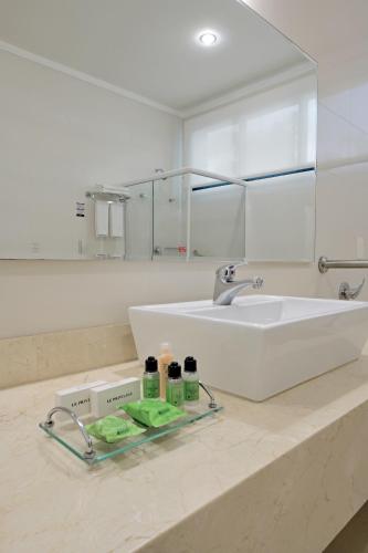 Superior Suite image 1