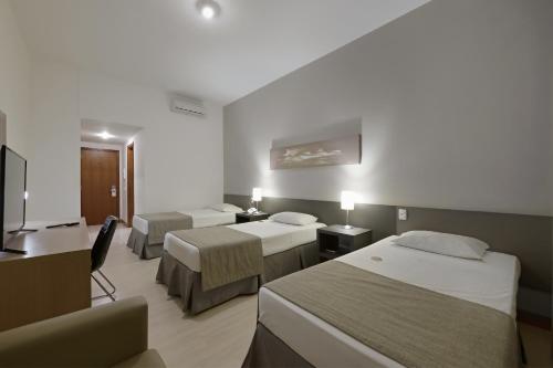 3 twin beds