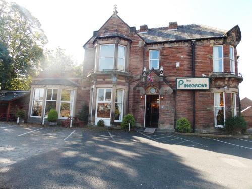 Pinegrove Hotel - image 2