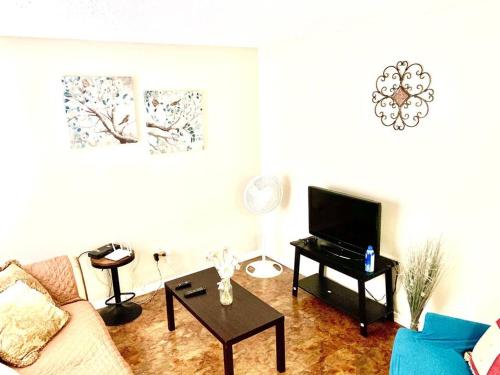 Travel workers-2br1ba -3 beds-welcome Oval & xAI detail