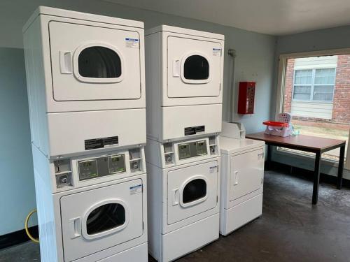 Travel workers-2br1ba -3 beds-welcome Oval & xAI Travel workers-2br1ba -3 beds-welcome Oval & xAI