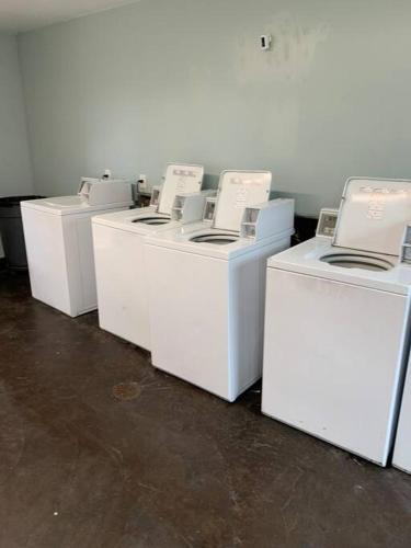 Travel workers-2br1ba -3 beds-welcome Oval & xAI Travel workers-2br1ba -3 beds-welcome Oval & xAI