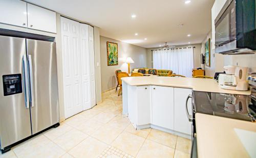 七里灘公寓式酒店 (Seven Mile Beach Resort) in 大開曼島