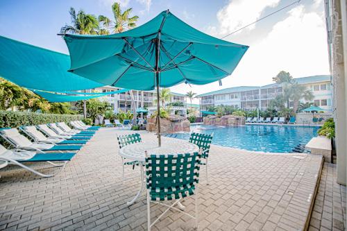 Seven Mile Beach Resort - 수영장