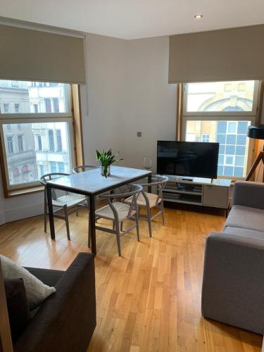 High Apartment in St James Piccadilly COV10 3