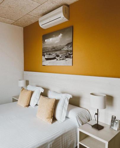 3 twin beds