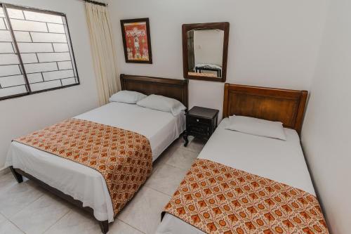 1 double bed, 1 twin bed
